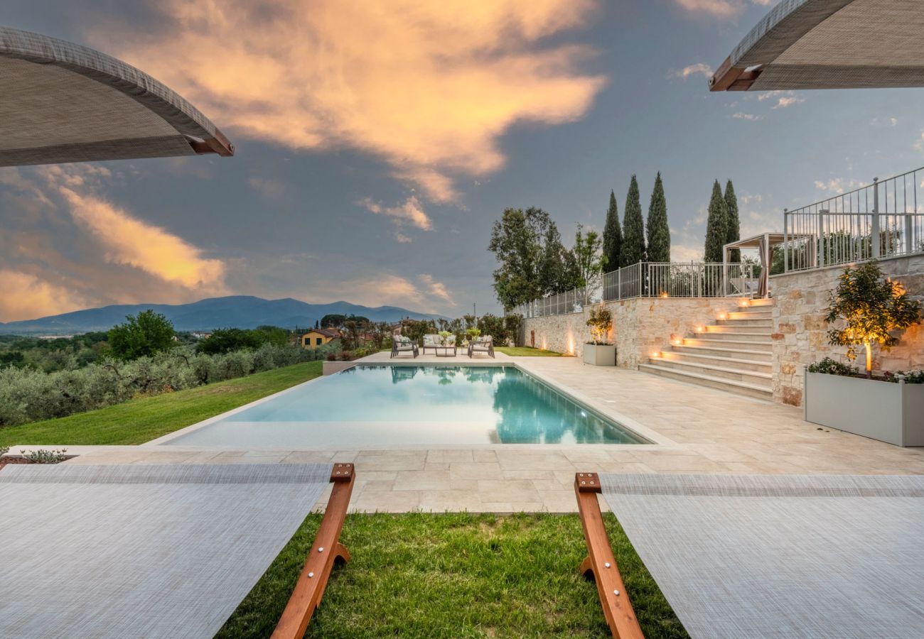 Villa i Montecarlo - Villa Sunkiss: Luxury Farmhouse with Tuscan Flair at I Masi Winery