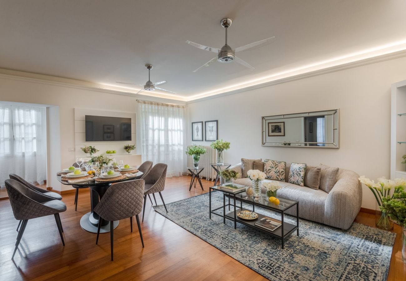 Lägenhet i Lucca - Elegant Modern Apartment with Terrace in Historic Lucca