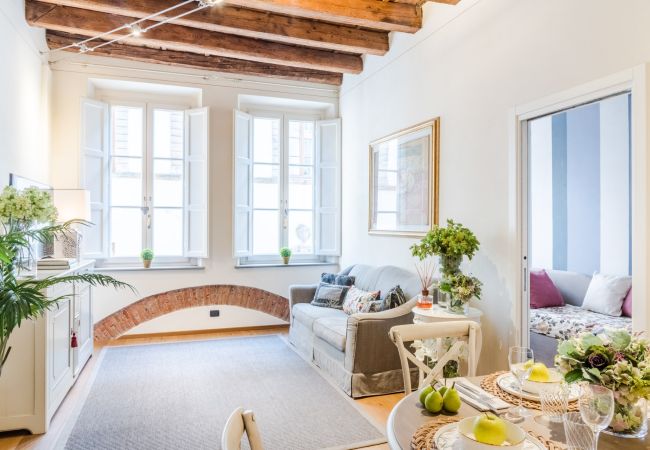 Lägenhet i Lucca - Smart 2 Bedrooms Apartment close to Bus Terminal Lägenhet i Lucca - Smart 2 Bedrooms Apartment close to Bus Terminal