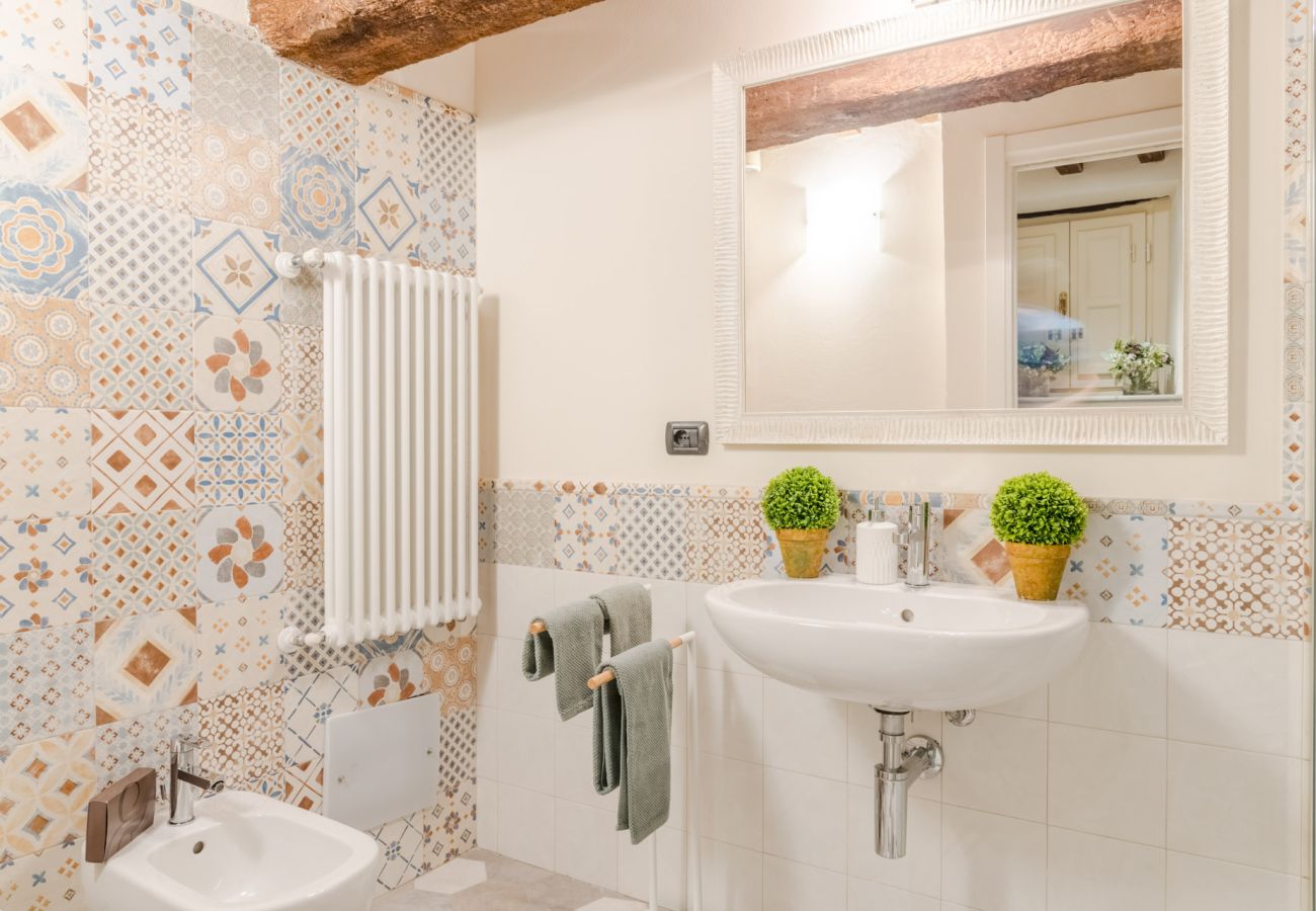 Lägenhet i Lucca - Smart 2 Bedrooms Apartment close to Bus Terminal Lägenhet i Lucca - Smart 2 Bedrooms Apartment close to Bus Terminal