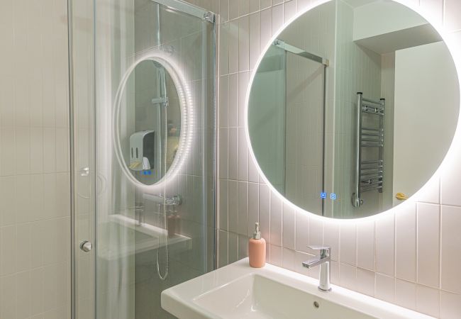 Studio i Madrid - El Capricho: Tu Refugio en Madrid con Encanto y Tranquilidad Studio i Madrid - El Capricho: Tu Refugio en Madrid con Encanto y Tranquilidad