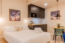Studio i Madrid - El Capricho: Tu Refugio en Madrid con Encanto y Tranquilidad