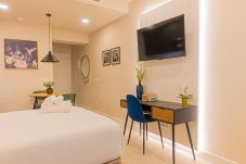 Studio i Madrid - El Capricho: Tu Refugio en Madrid con Encanto y Tranquilidad