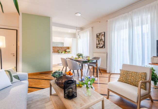 Lägenhet i Lucca - The City Terrace Apartment: smart 2 bedrooms in Lucca Lägenhet i Lucca - The City Terrace Apartment: smart 2 bedrooms in Lucca
