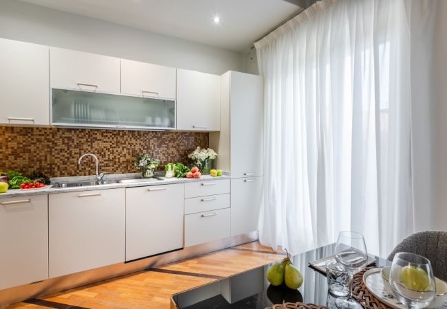 Lägenhet i Lucca - The City Terrace Apartment: smart 2 bedrooms in Lucca Lägenhet i Lucca - The City Terrace Apartment: smart 2 bedrooms in Lucca