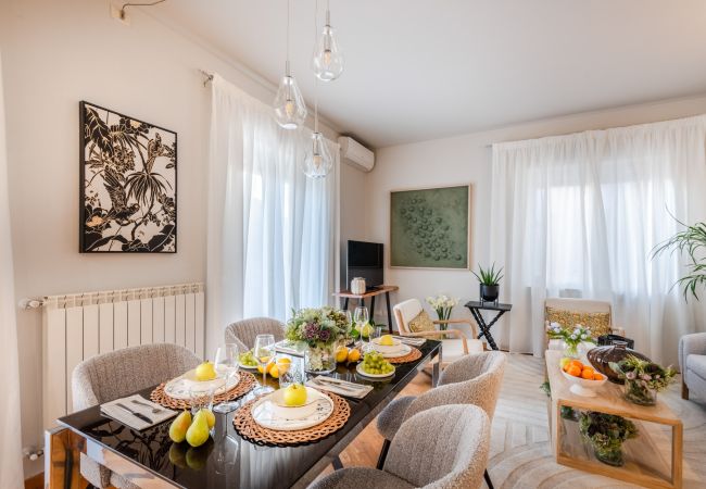 Lägenhet i Lucca - The City Terrace Apartment: smart 2 bedrooms in Lucca Lägenhet i Lucca - The City Terrace Apartment: smart 2 bedrooms in Lucca
