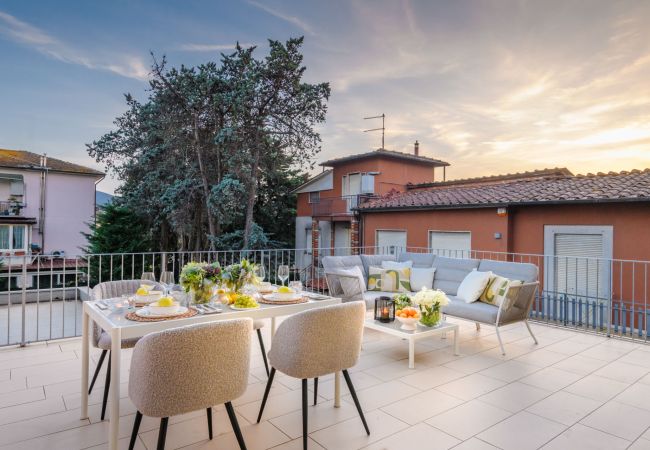 Lägenhet i Lucca - The City Terrace Apartment: smart 2 bedrooms in Lucca Lägenhet i Lucca - The City Terrace Apartment: smart 2 bedrooms in Lucca