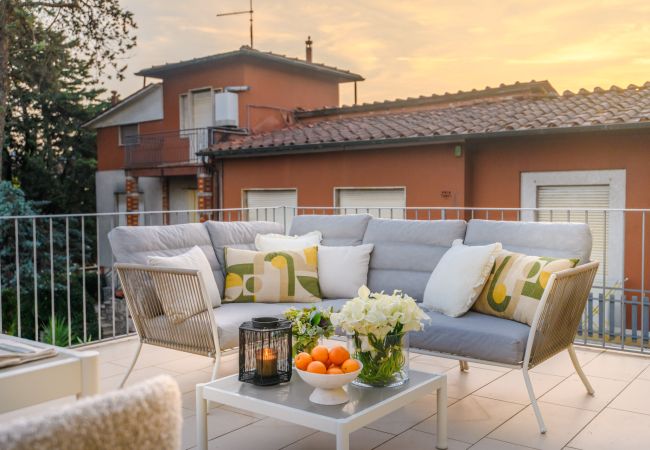 Lägenhet i Lucca - The City Terrace Apartment: smart 2 bedrooms in Lucca Lägenhet i Lucca - The City Terrace Apartment: smart 2 bedrooms in Lucca