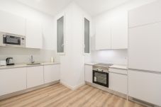 Lägenhet i Madrid - Confort y estilo urbano: tu piso perfecto con 3 habitaciones 