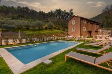Villa i Santa Maria del giudice - Escape to Tuscany: serene farmhouse with pool & views