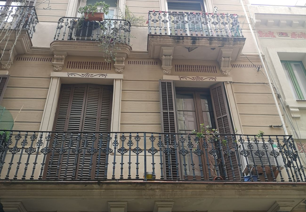 Lägenhet i Barcelona - GRACIA PURA, 2 dormitorios, situación excelente Lägenhet i Barcelona - GRACIA PURA, 2 dormitorios, situación excelente