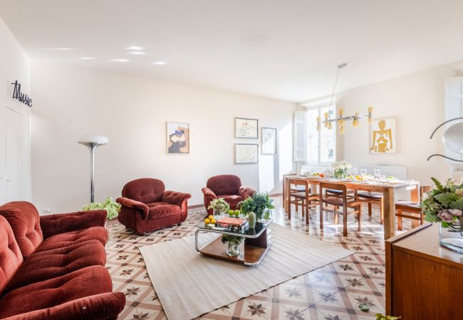  i Lucca - Spacious Apartment Overlooking the Canal in Lucca – 3 Bedrooms, 2 Bathrooms