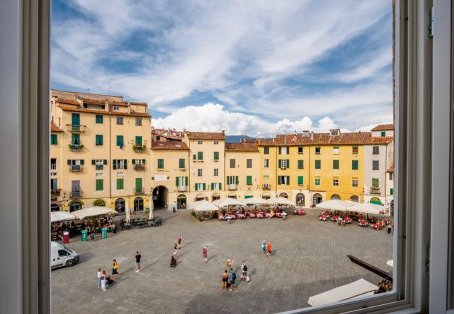 Lägenhet i Lucca - Smart Penthouse with Views over Amphiteatre Square Lägenhet i Lucca - Smart Penthouse with Views over Amphiteatre Square