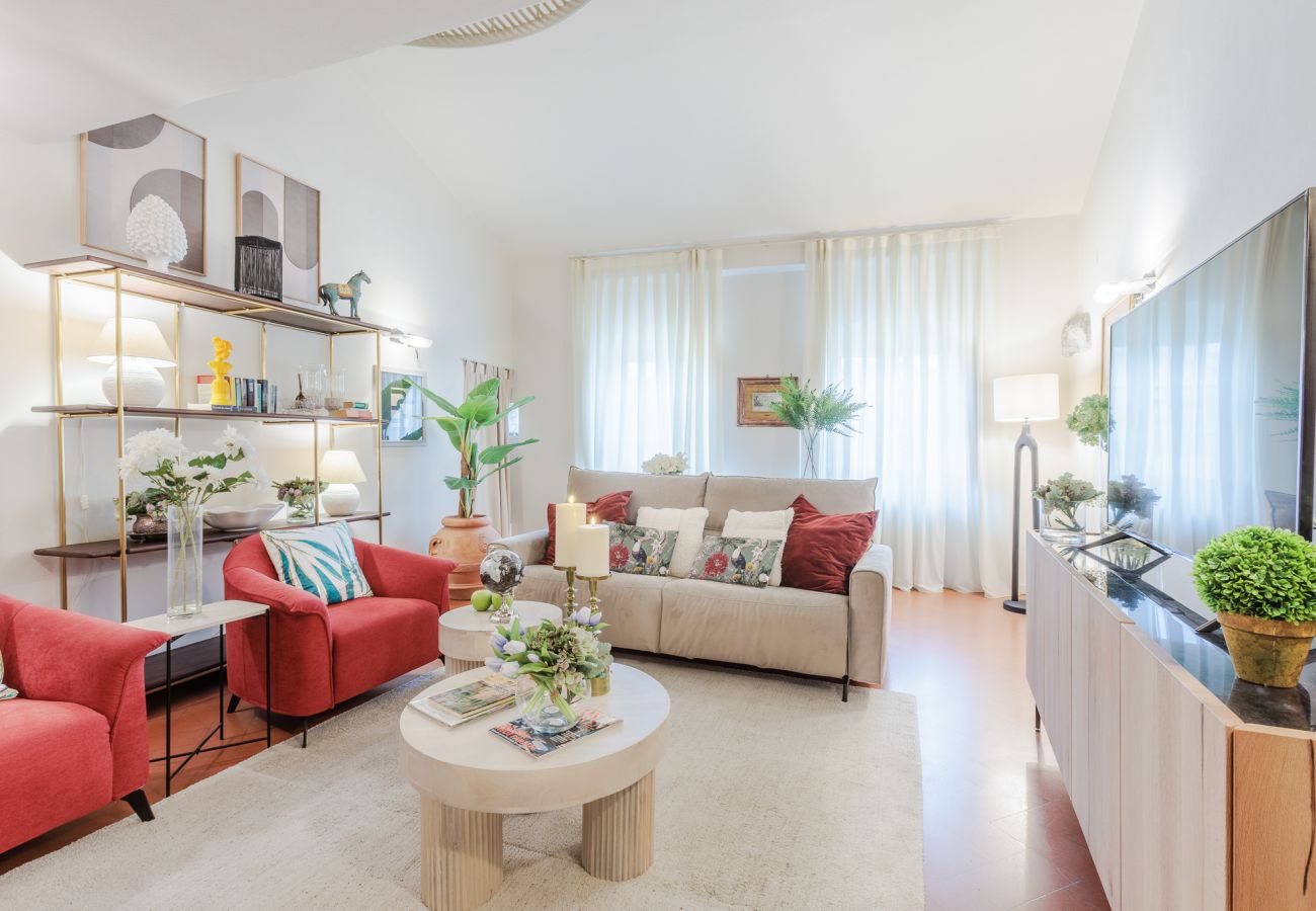 Lägenhet i Lucca - Smart Penthouse with Views over Amphiteatre Square Lägenhet i Lucca - Smart Penthouse with Views over Amphiteatre Square