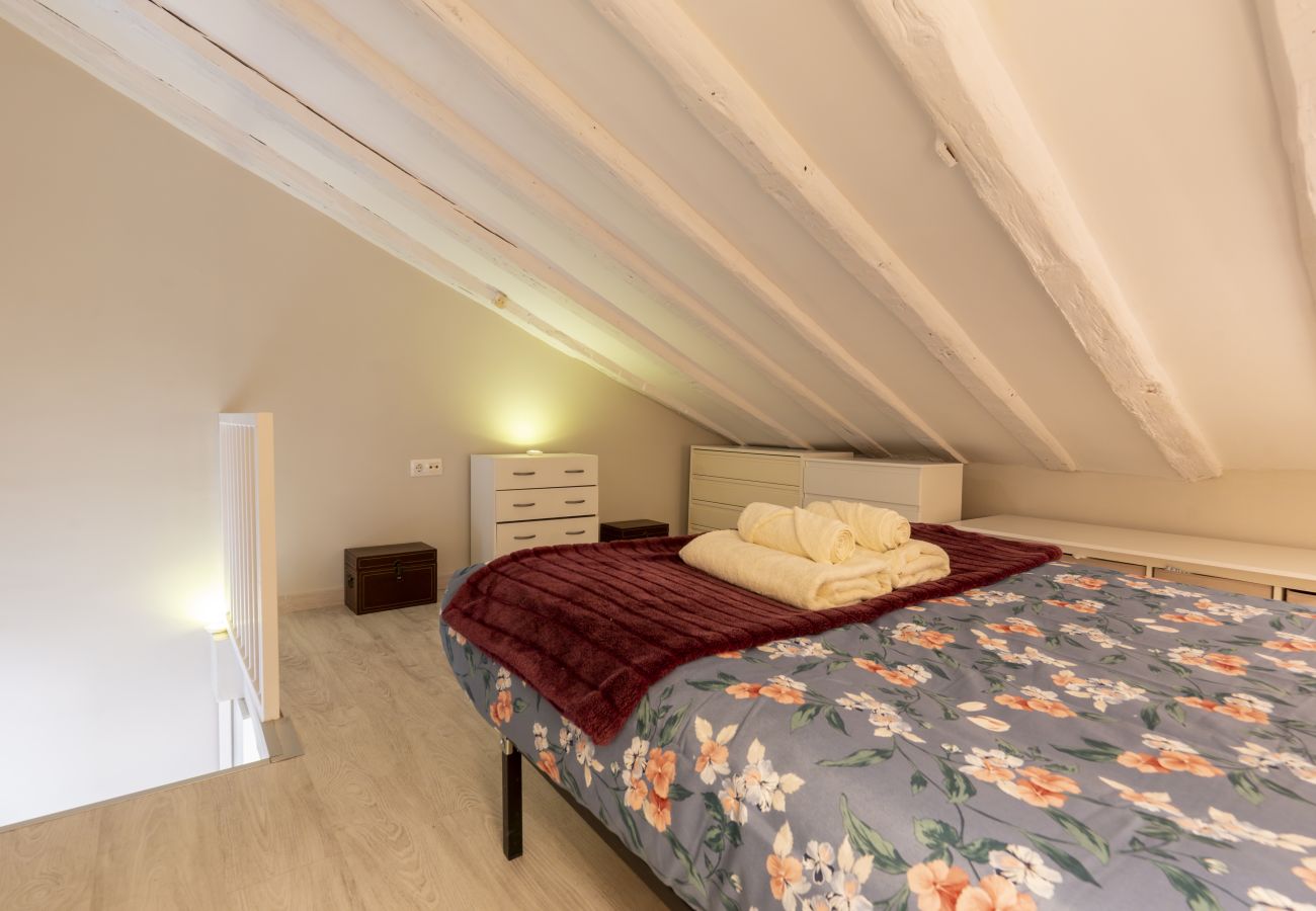 Lägenhet i Madrid - Dúplex con encanto en Chamberí : Comodidad y diseño en dos niveles .Temporal  Lägenhet i Madrid - Dúplex con encanto en Chamberí : Comodidad y diseño en dos niveles .Temporal