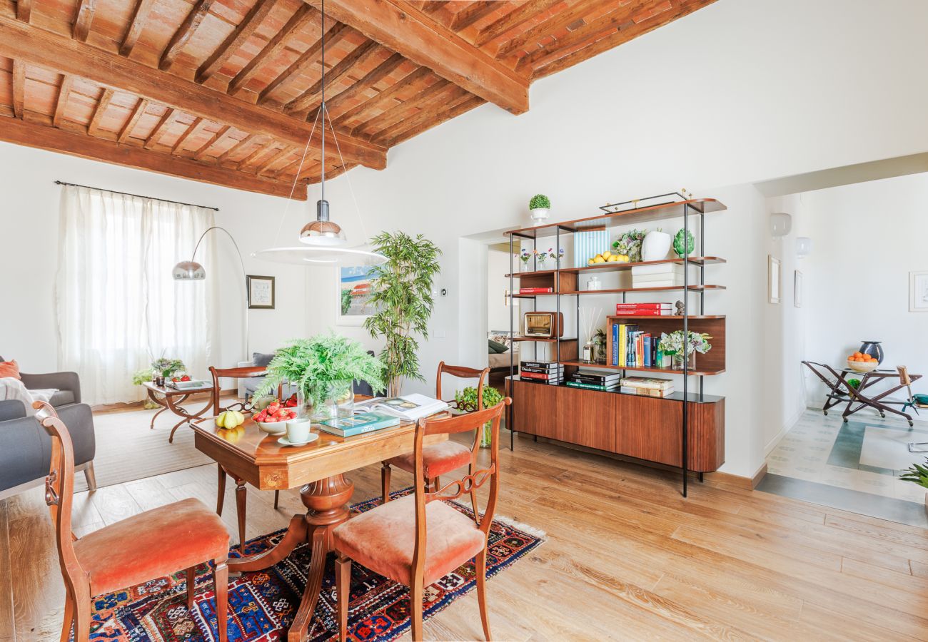 Lägenhet i Lucca - Historic and Contemporary 3 Bedrooms inside Lucca Lägenhet i Lucca - Historic and Contemporary 3 Bedrooms inside Lucca