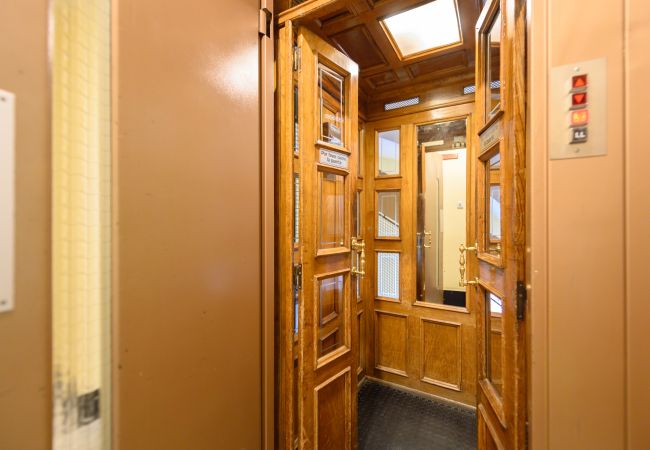 Studio i Madrid - Estudio con balcón – Todo lo que necesitas para una estancia perfecta en Madrid. Temporal Studio i Madrid - Estudio con balcón – Todo lo que necesitas para una estancia perfecta en Madrid. Temporal