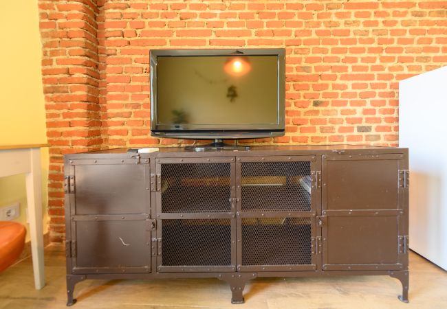 Studio i Madrid - Estudio con balcón – Todo lo que necesitas para una estancia perfecta en Madrid. Temporal Studio i Madrid - Estudio con balcón – Todo lo que necesitas para una estancia perfecta en Madrid. Temporal