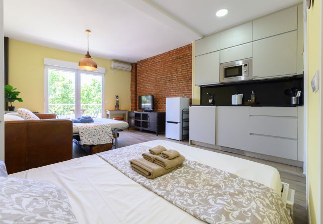 Studio i Madrid - Estudio con balcón – Todo lo que necesitas para una estancia perfecta en Madrid. Temporal Studio i Madrid - Estudio con balcón – Todo lo que necesitas para una estancia perfecta en Madrid. Temporal