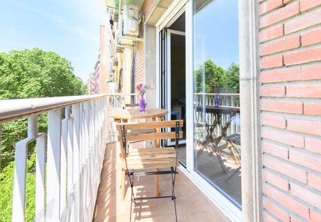 Studio i Madrid - Estudio con balcón – Todo lo que necesitas para una estancia perfecta en Madrid. Temporal Studio i Madrid - Estudio con balcón – Todo lo que necesitas para una estancia perfecta en Madrid. Temporal