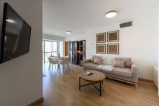 Lägenhet i Madrid - Piso moderno de 1 dormitorio con ventanales y sofá cama para invitados en Madrid
