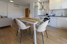 Lägenhet i Madrid - Piso moderno de 1 dormitorio con ventanales y sofá cama para invitados en Madrid