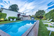 Villa i Marina di Pietrasanta - Modern Villa with Pool in Tonfano Marina di Pietrasanta