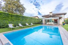 Villa i Marina di Pietrasanta - Modern Villa with Pool in Tonfano Marina di Pietrasanta