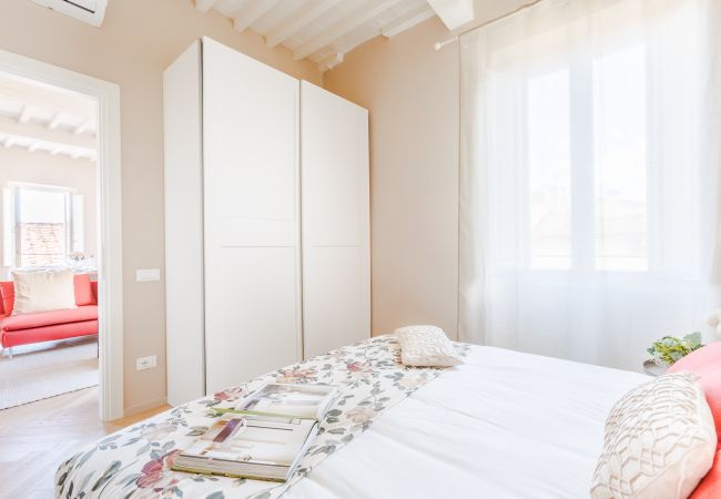 Lägenhet i Lucca - The White Lotus Penthouse, Modern Flat with Elevator Lägenhet i Lucca - The White Lotus Penthouse, Modern Flat with Elevator