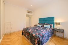 Lägenhet i Madrid - Piso de 3 dormitorios +  2 Baños  y estudio con cocina desayunador en el corazón de Madrid