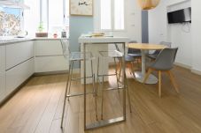 Lägenhet i Madrid - Piso de 3 dormitorios +  2 Baños  y estudio con cocina desayunador en el corazón de Madrid