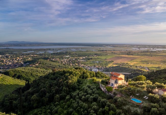 Villa i Massarosa - Smart and Convenient Sea View Villa with Pool in Lucca Villa i Massarosa - Smart and Convenient Sea View Villa with Pool in Lucca