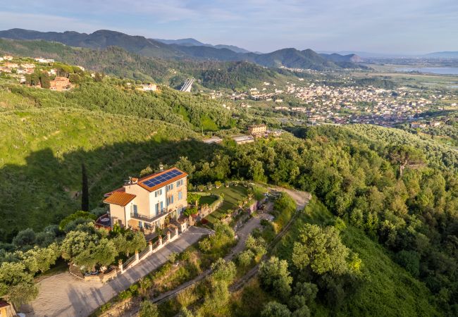 Villa i Massarosa - Smart and Convenient Sea View Villa with Pool in Lucca Villa i Massarosa - Smart and Convenient Sea View Villa with Pool in Lucca