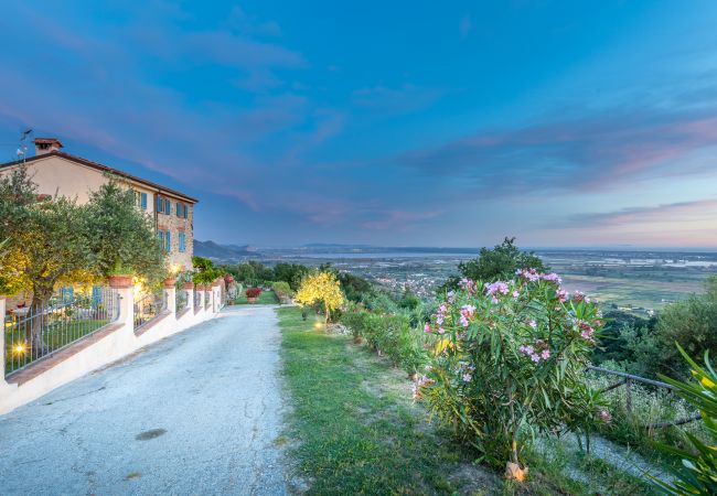 Villa i Massarosa - Smart and Convenient Sea View Villa with Pool in Lucca Villa i Massarosa - Smart and Convenient Sea View Villa with Pool in Lucca