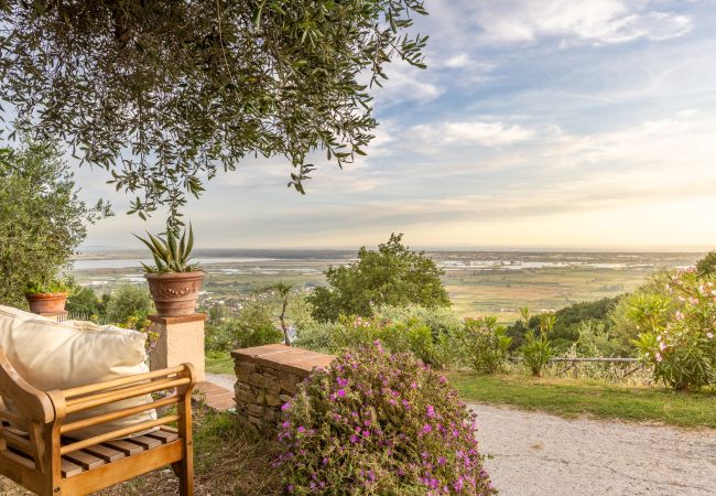 Villa i Massarosa - Smart and Convenient Sea View Villa with Pool in Lucca Villa i Massarosa - Smart and Convenient Sea View Villa with Pool in Lucca