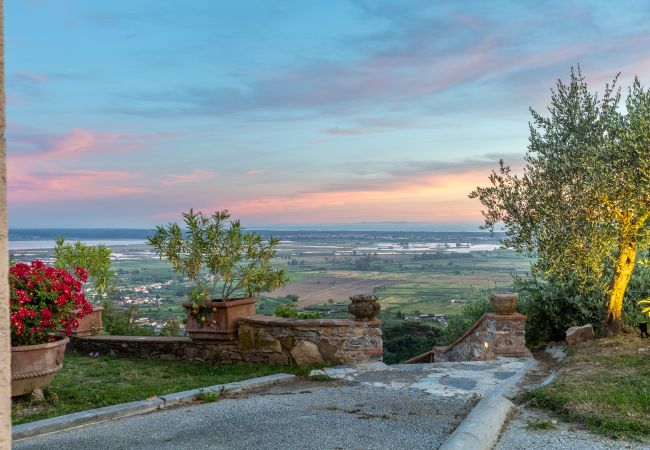 Villa i Massarosa - Smart and Convenient Sea View Villa with Pool in Lucca Villa i Massarosa - Smart and Convenient Sea View Villa with Pool in Lucca