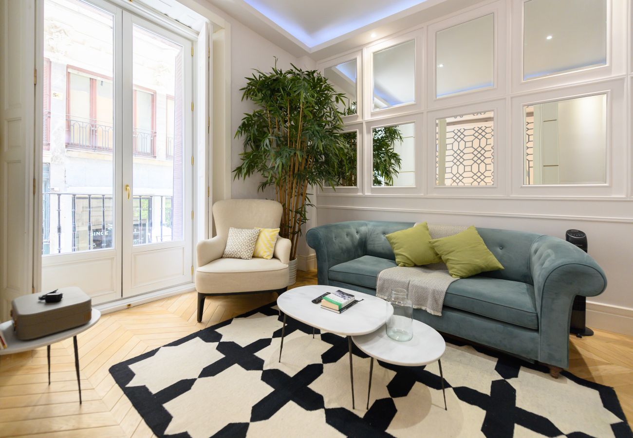 Lägenhet i Madrid - Apartamento de Lujo en el Corazón de Madrid – Elegancia, Comodidad y Estilo en un Solo Espacio. Temporal 