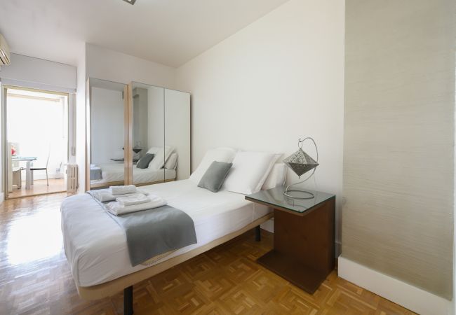  i Madrid - Piso de 2 Dormitorios con Vistas a la Ciudad – Confort y Estilo en Madrid