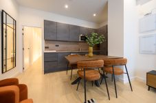 Lägenhet i Madrid - Tu hogar en la ciudad: piso de 3 habitaciones, 3 baños y todo el confort moderno. Madrid