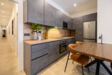 Lägenhet i Madrid - (AGU230) Piso 4 dormitorios y 4 baños en La Latina, Madrid