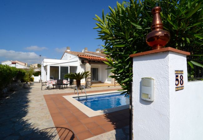 别墅 在 L'Escala - CASA PISCINA PRIVADA TERANYINA 3D 别墅 在 L'Escala - CASA PISCINA PRIVADA TERANYINA 3D