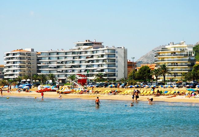  在 Estartit - CATALONIA 1-9