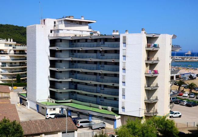  在 Estartit - CATALONIA 3-9  