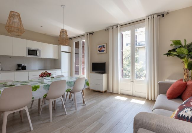  在 Barcelona - CALABRIA，宽敞，舒适的公寓，非常适合巴塞罗那市中心Eixample的家庭或团体。