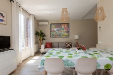 公寓 在 Barcelona - CALABRIA，宽敞，舒适的公寓，非常适合巴塞罗那市中心Eixample的家庭或团体。