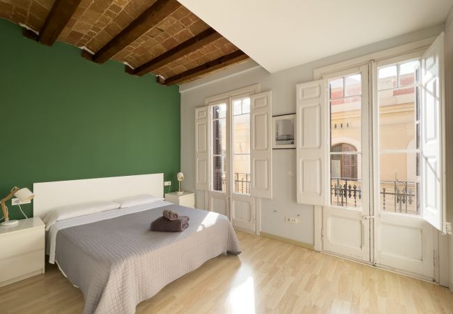  在 Barcelona - 在格拉西亚（Barcia）巴塞罗那中心（Barcelona centre）修复，时尚，阳光明媚的公寓出租。