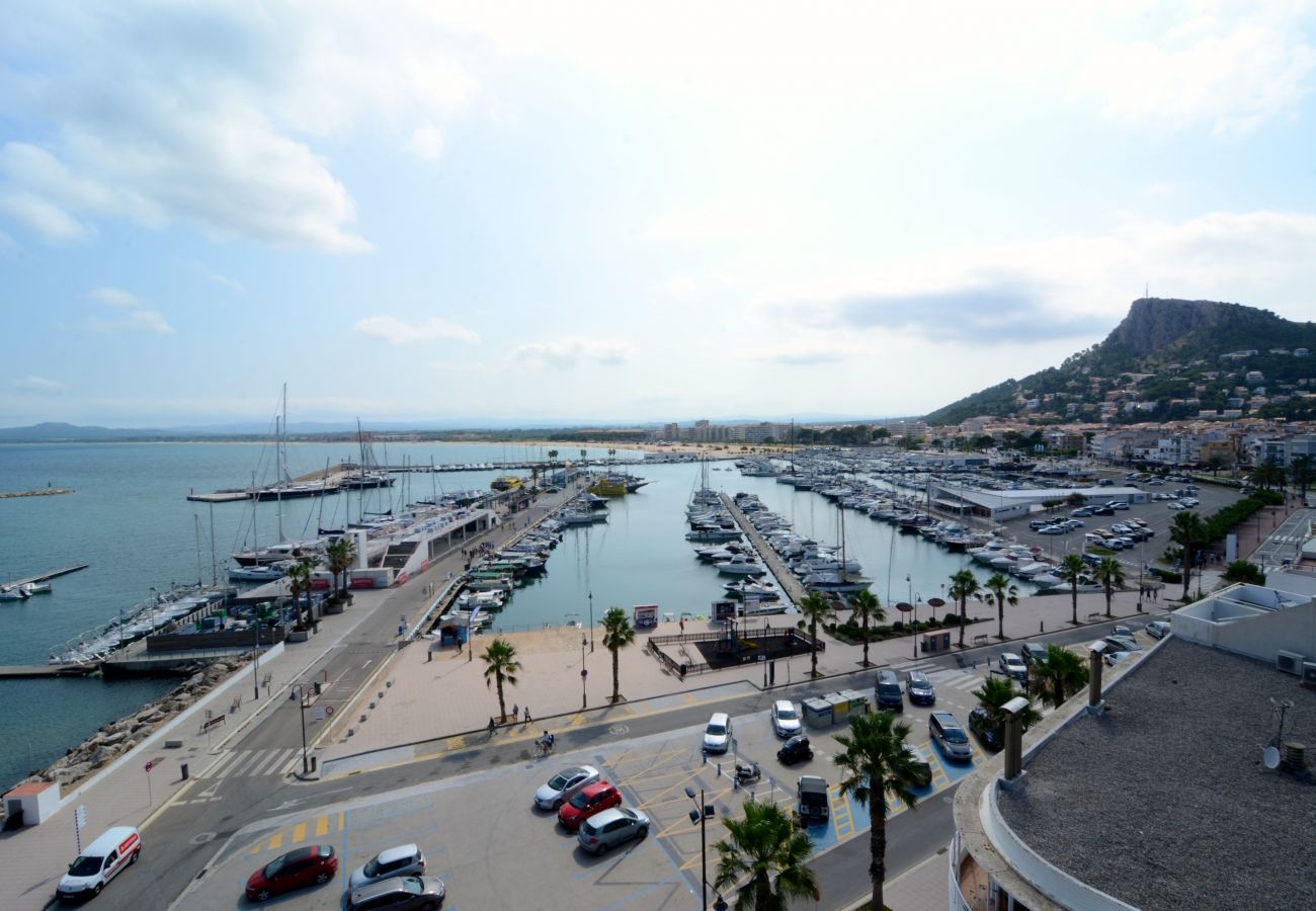 工作室 在 Estartit - NAUTIC ESTUDI BX-4 工作室 在 Estartit - NAUTIC ESTUDI BX-4