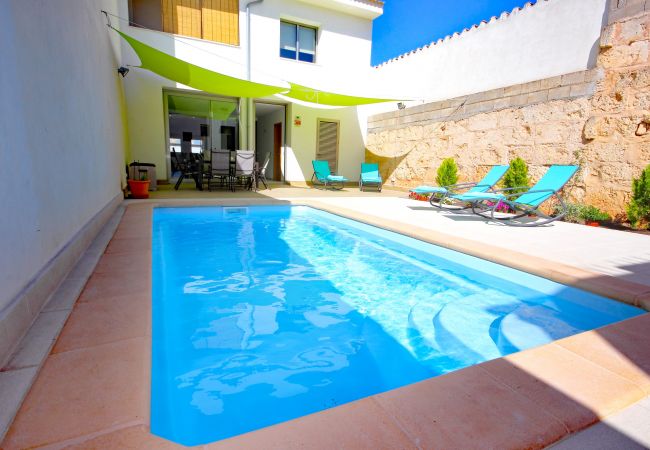  在 Muro - Foners Mallorquins 004 fantástica moderna casa con aire acondicionado, piscina privada, solarium y terraza