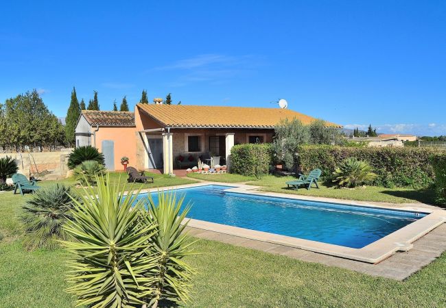  在 Muro - Sant Vicenç 022 tradicional finca con piscina privada,  espacioso jardín y WiFi
