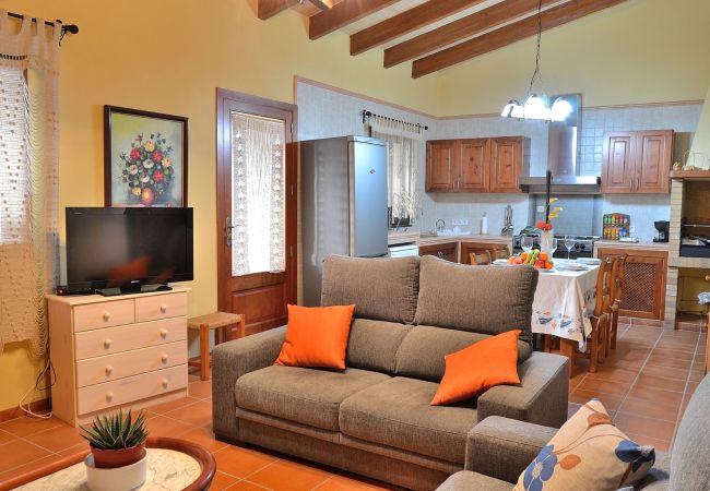 庄园 在 Muro - Sant Vicenç 022 tradicional finca con piscina privada,  espacioso jardín y WiFi 庄园 在 Muro - Sant Vicenç 022 tradicional finca con piscina privada,  espacioso jardín y WiFi